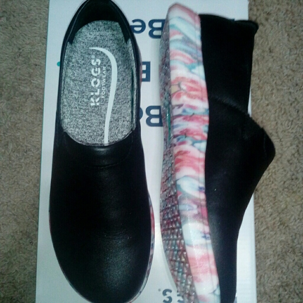 Like new klogs nurse shoes size 7.5